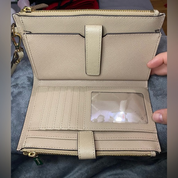Michael Kors Beige wallet/wristlet - Picture 4 of 6